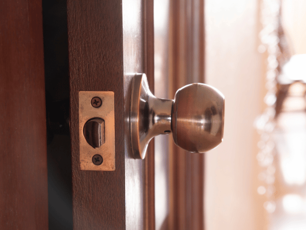 knob-lock-installation-on-a-new-door