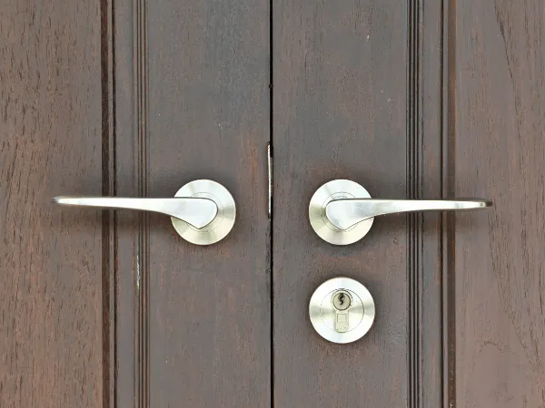 door-handle-lock-installation